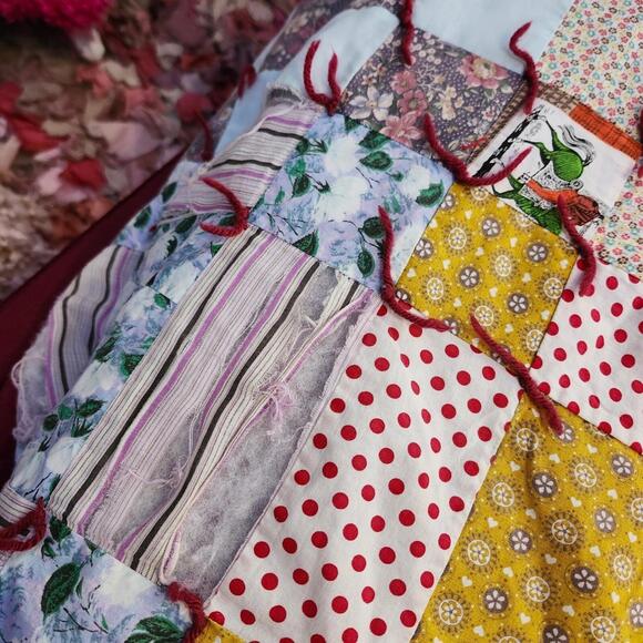 Cozy Handmade Patchwork Quilt Blanket - Picture 9 of 12